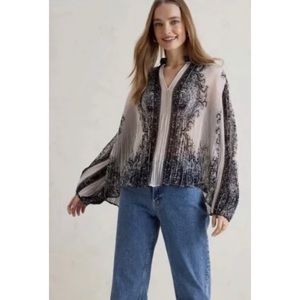 Anthropologie Flower That Girl Floral Pleated Top